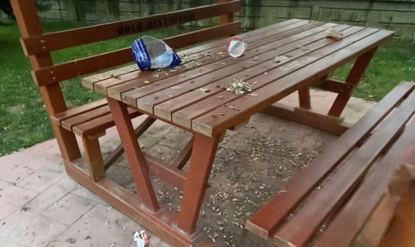 Çocuk parkı çöp sahasına döndü, mahalleli tepkili