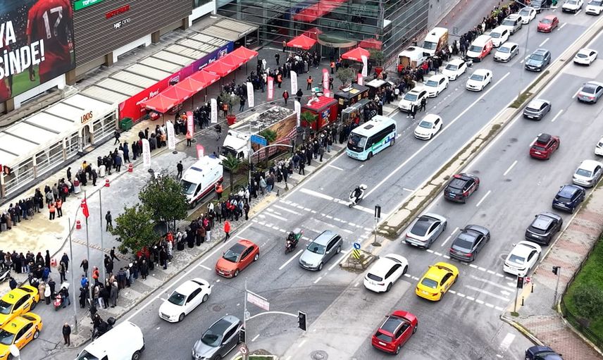 Ataşehir'de açılış izdihamı dronla kaydedildi