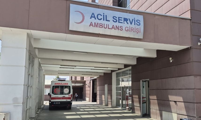 Altınşehir'de kavşakta çarpışma: motosiklet sürücüsü yaralandı