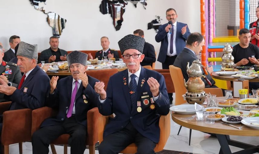 Bayburt’ta kahvaltıda buluşan gaziler ve şehit aileleri birlik mesajı verdi