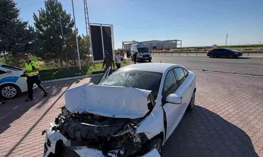 Aksaray Eskil'de Otomobil Kamyona Arkadan Çarptı: Aynı Aileden 5 Yaralı
