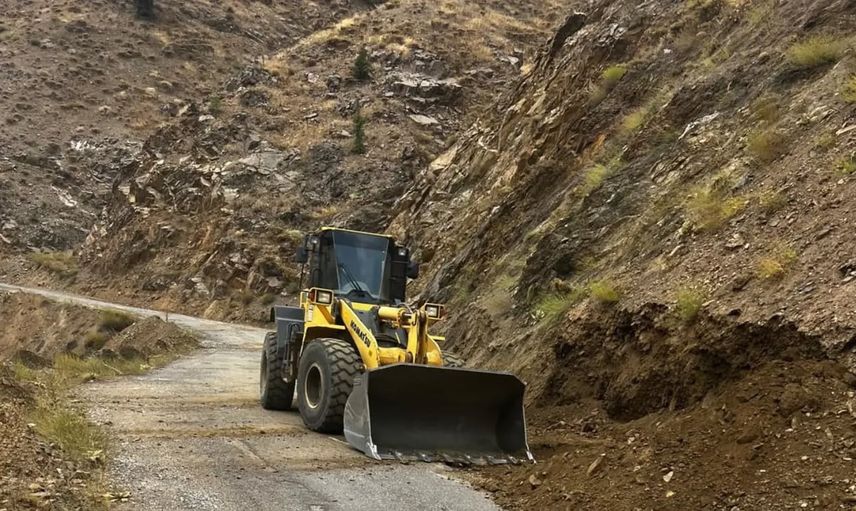 Korucak köyünde ulaşım için kapsamlı yol bakım çalışması