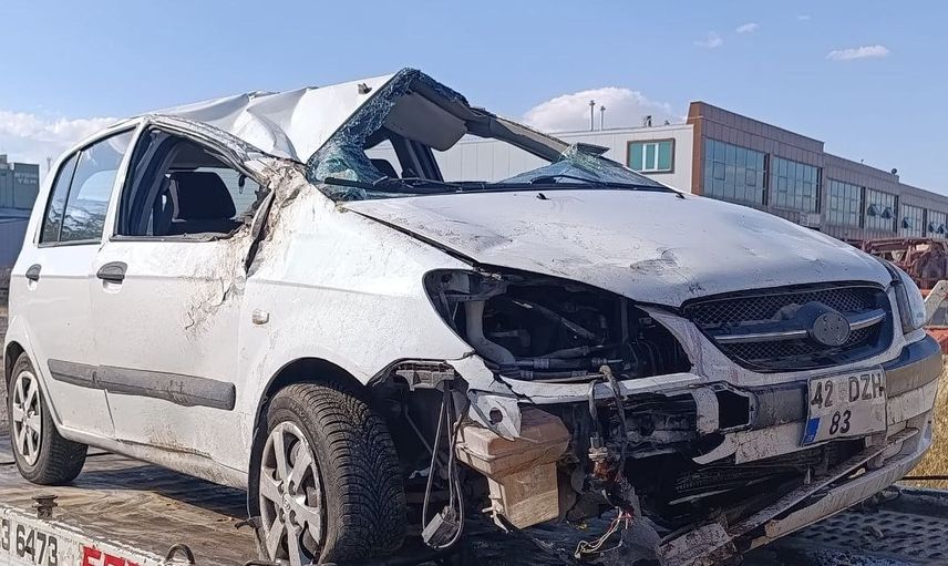 Derebucak'ta seyir halindeki otomobil devrildi, dört kişi yaralandı