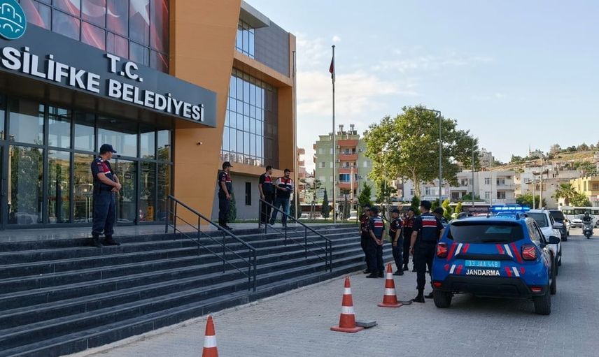 imar ve ruhsat iddiaları silifke'de 7 gözaltıya yol açtı