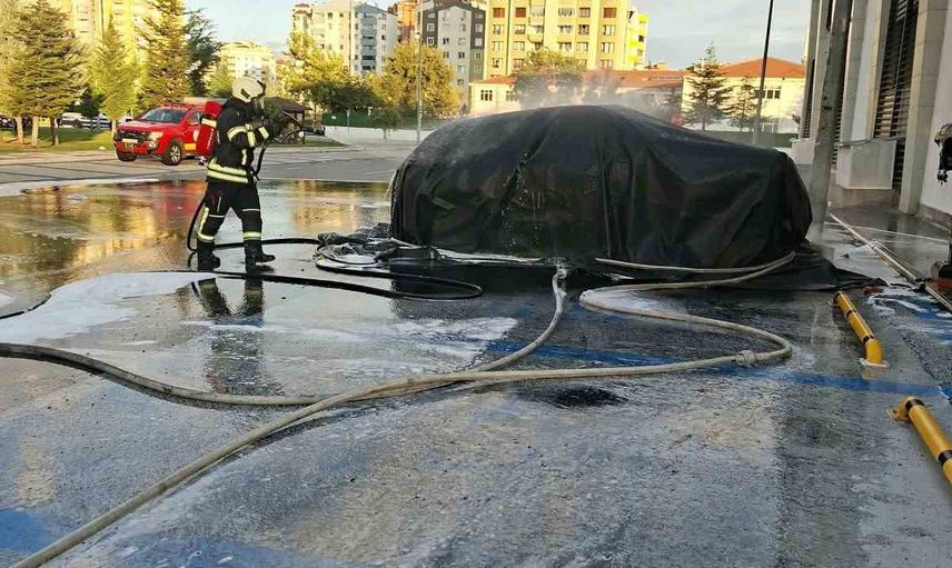 Kayseri'de şarjda kalan elektrikli araç alev aldı