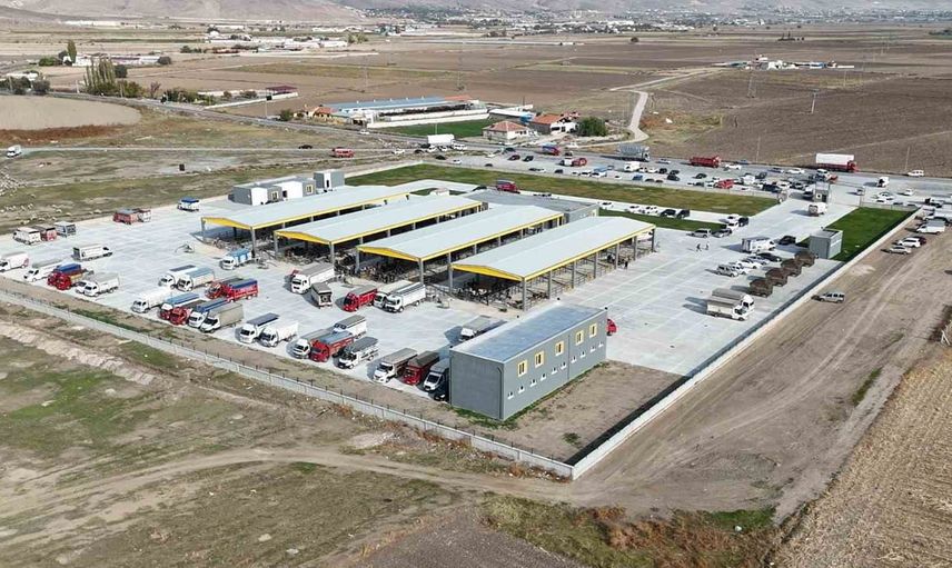 Kayseri canlı hayvan pazarı şap riskine karşı tedbir amaçlı durduruldu