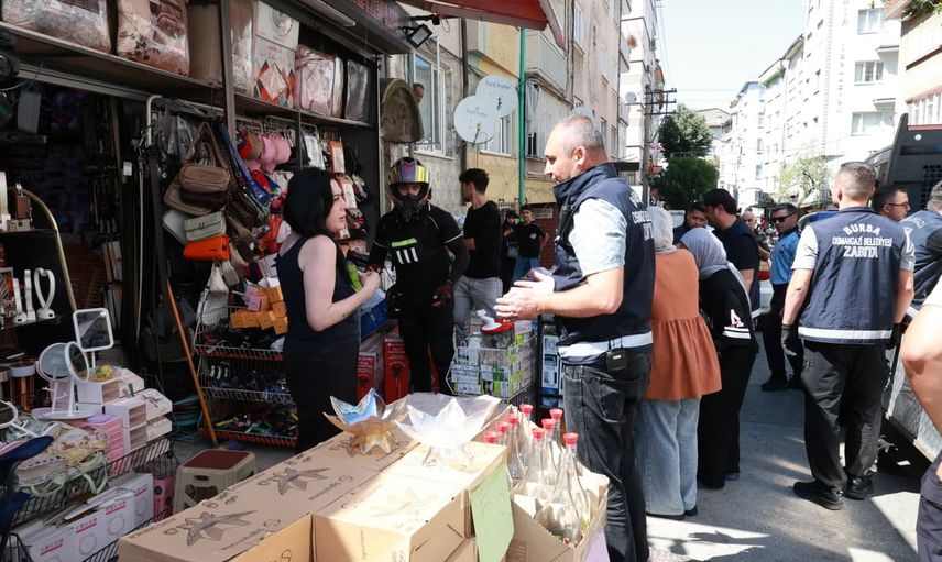 Kaldırımları yayalara bıraktı: Osmangazi zabıta işgalcilere müdahale etti