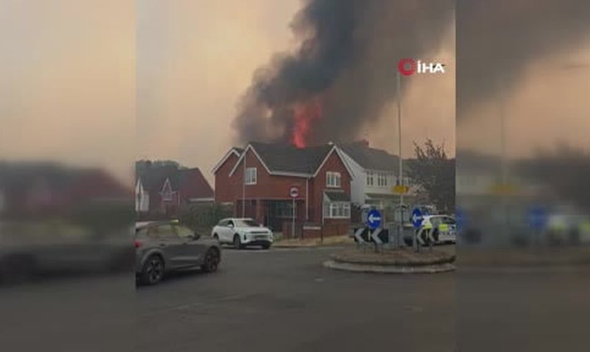 Stourbridge'de alevler evlere ulaştı: yüzlerce kişi tahliye edildi