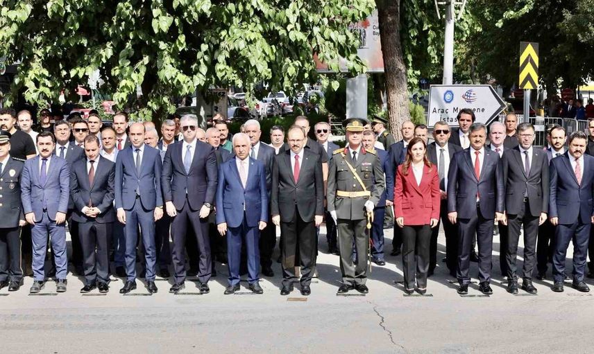 Siirt'te Atatürk anıtı önünde birlik mesajı: 30 Ağustos coşkuyla kutlandı