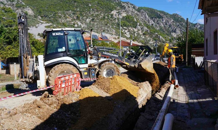 Gökova'da 40 yıllık içme suyu hattı yol çalışması öncesi yenileniyor