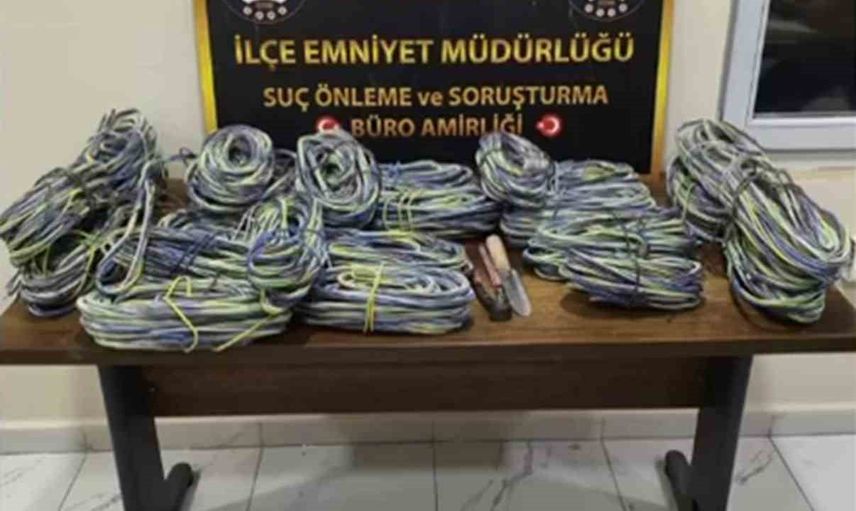 İşçi yeleğiyle kamufle olan hırsız 300 bin tl'lik kablolarla suçüstü yakalandı