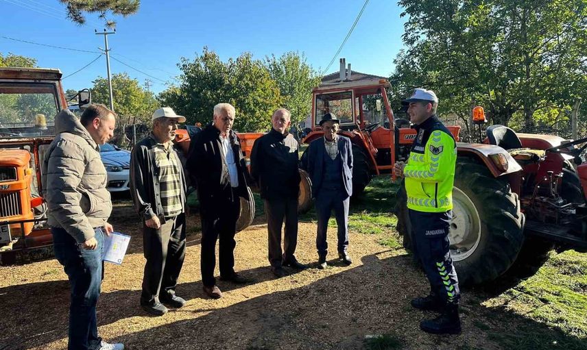 Gölpazarı'nda traktör sürücülerine önleyici trafik bilgilendirmesi