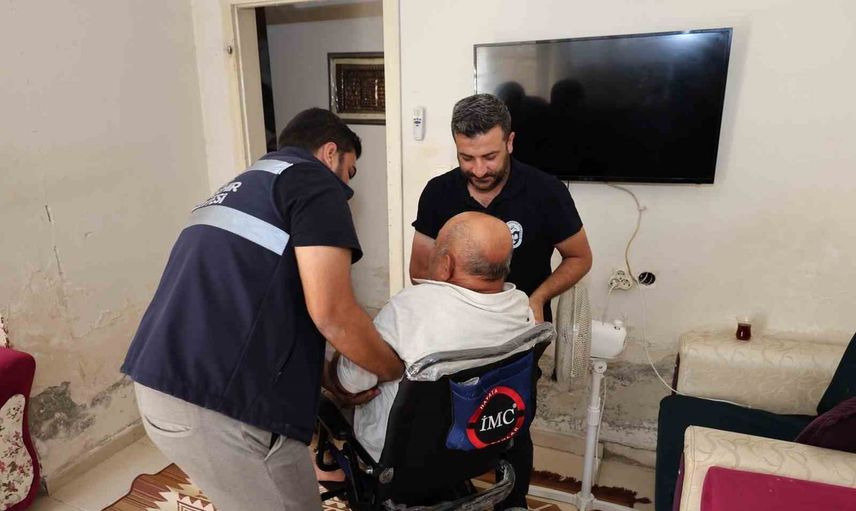 Reyhanlı’da hayatı kolaylaştıran hamle: HBB’den akülü sandalye desteği