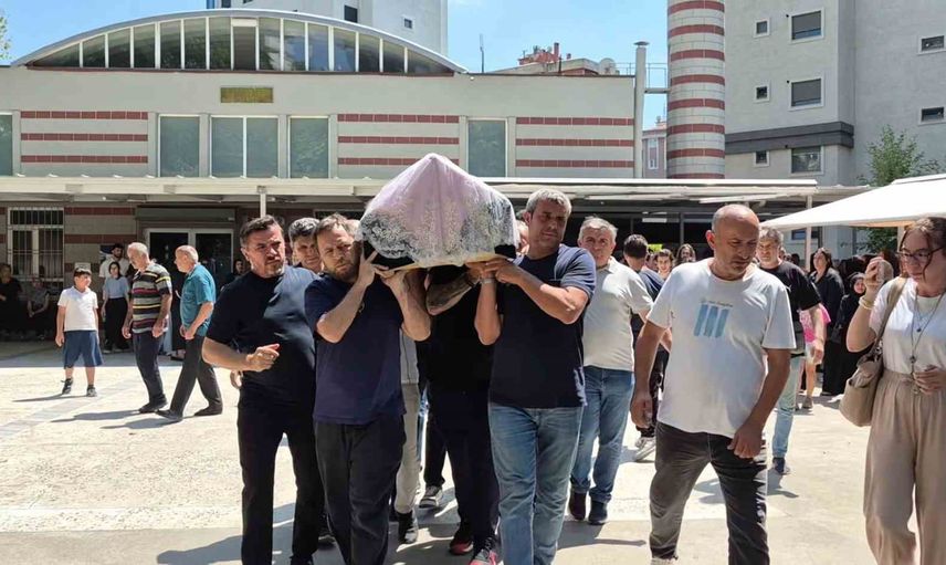 Bostancı'da genç öğrenci Damla Gümüş son yolculuğuna uğurlandı