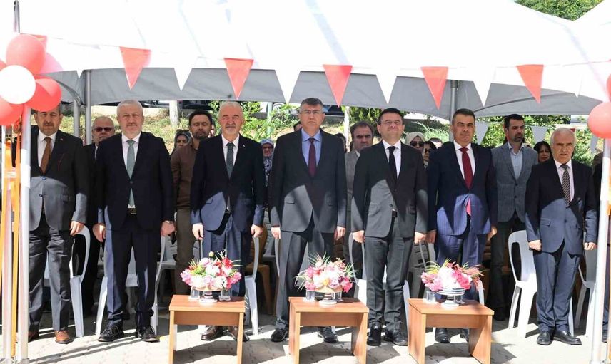 Kastamonu'da ilköğretim haftası öğrencilerin gösterileriyle başladı