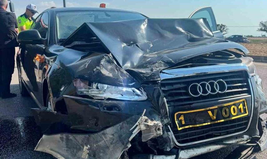 bandırma'da başkanın makam aracı kaza yaptı, sağlık durumları iyi bildirildi