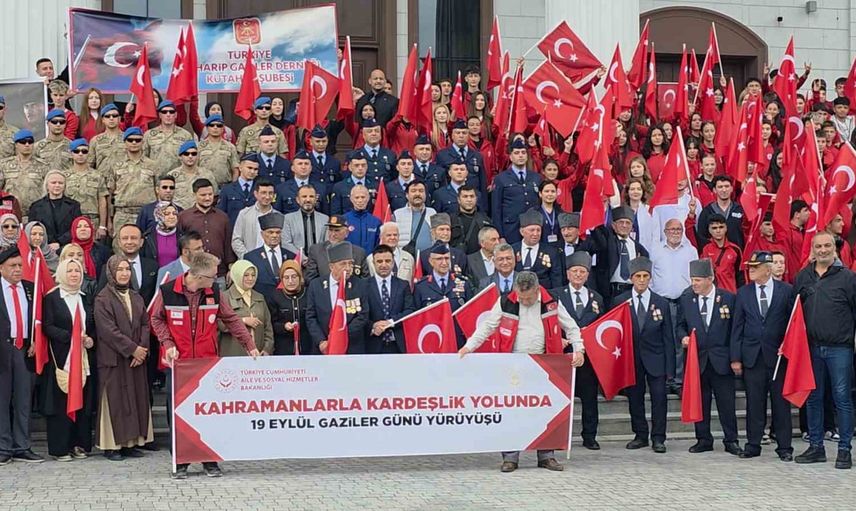 Kütahya’da gazilerle kardeşlik yolunda yürüyüş