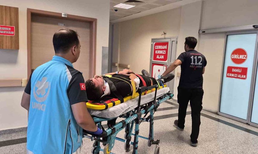Motosiklet sürücüsü Adıyaman'da manevra sonucu devrildi