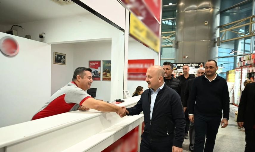 Aydın valisi Varol terminalde yolcularla sohbet edip hizmetleri inceledi