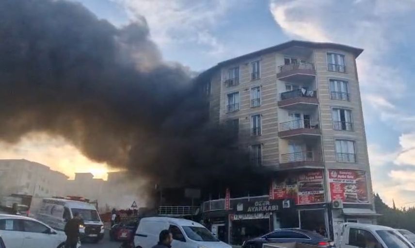 Arnavutköy'de restoranda alevler ve yoğun duman paniğe yol açtı