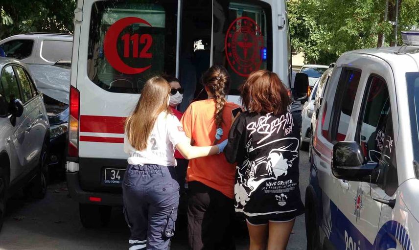 Kartal'da alevlerin yükseldiği binada tahliye ve kısa süreli panik