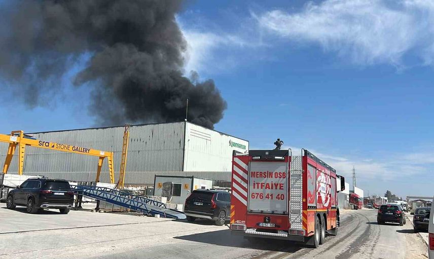 Mersin'de temizlik malzemesi fabrikasında yangın: itfaiye müdahale ediyor