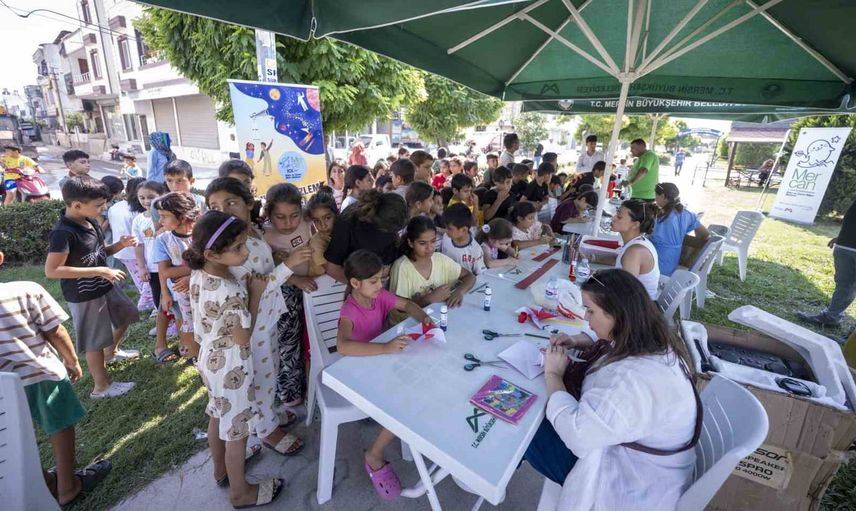 Mersin'de bilim atölyeleri mahalleleri gezip çocukları keşfe davet etti