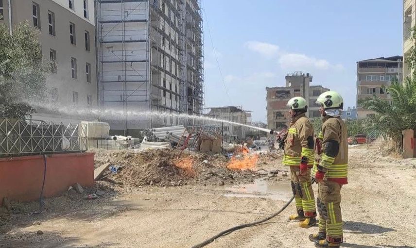 Defne'de hızlı müdahale sayesinde doğalgaz alevleri çevreye sıçramadan söndürüldü