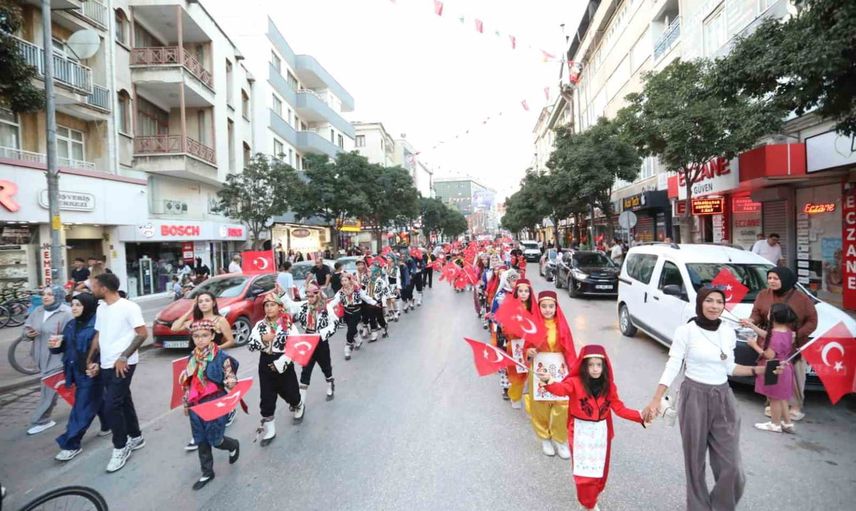 İnegöl'de 104. yıl coşkusu kortej ve bando ile kutlandı