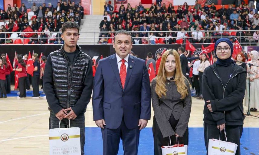 Genç kalemin başarısı: Duru Yıldırım Cumhuriyet kutlamasında ikinci oldu