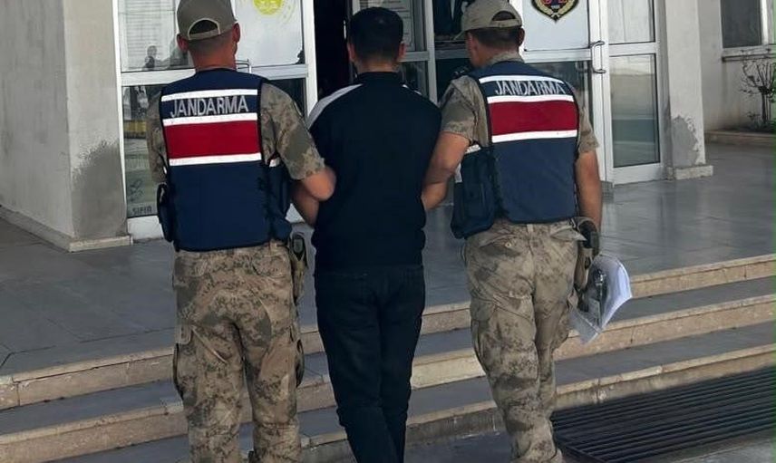 Şanlıurfa'da bilişim dolandırıcılığından aranan kişi jandarmadan yakalandı