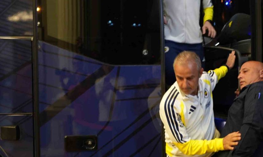 Fenerbahçe Gaziantep'e indi: Kartal'a meşaleli karşılama, kamp kadrosu açıklandı