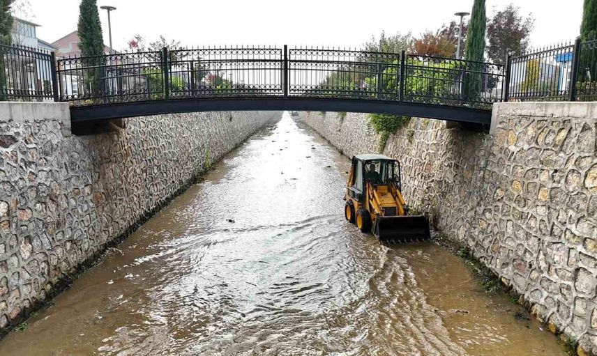 İnegöl'de kışa hazırlık: kanal temizliğiyle sel riskine karşı operasyon