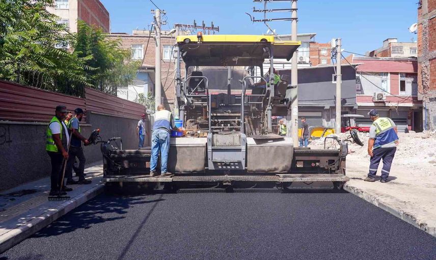 Bağlar'da trafiğe konforlu dönüş: Fatih ve Gürsel caddelerine sıcak asfalt