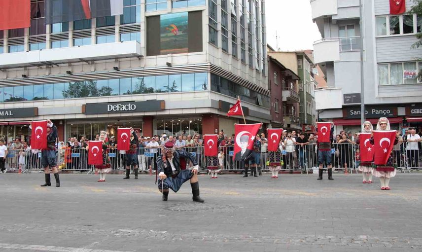 Uşak'ta 30 Ağustos'ta meydanlar zafer coşkusuna sahne oldu