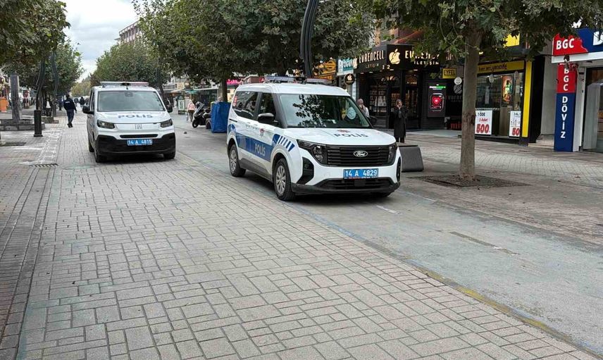 Elektrik kaynaklı duman, kozmetik mağazasında önlemle sonlandırıldı
