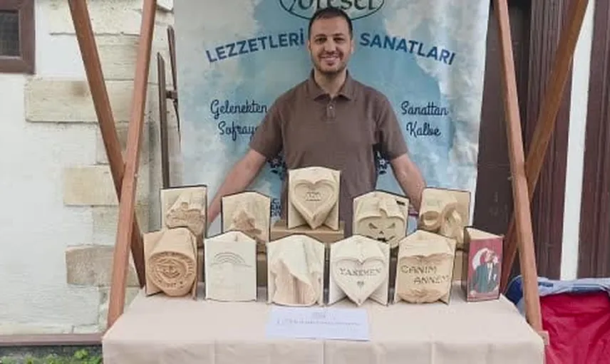 Maden mühendisi hurda kitapları katlayarak sanata dönüştürüyor