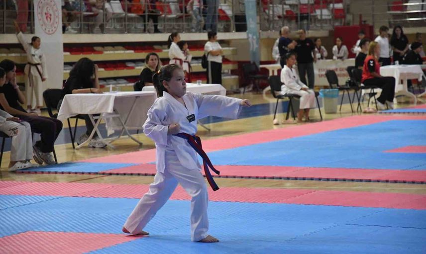 Yenikent'te poomsae heyecanı: 2. iller arası turnuva sürüyor