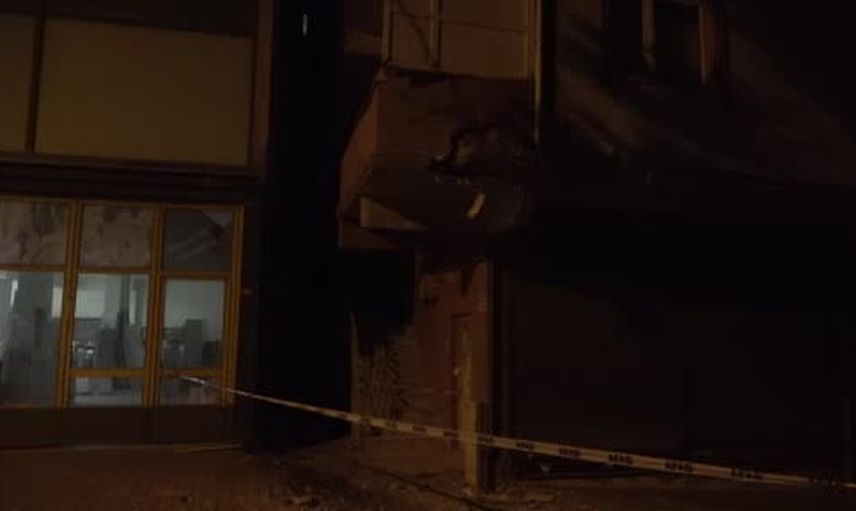 Ataşehir'de yol verme manevrası sonrası hasar gören bina tahliye edilip mühürlendi