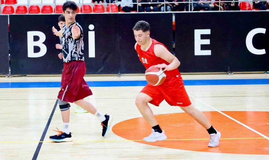 Bilecik’te genç basketbolculardan örnek mücadele ve madalya sevinci