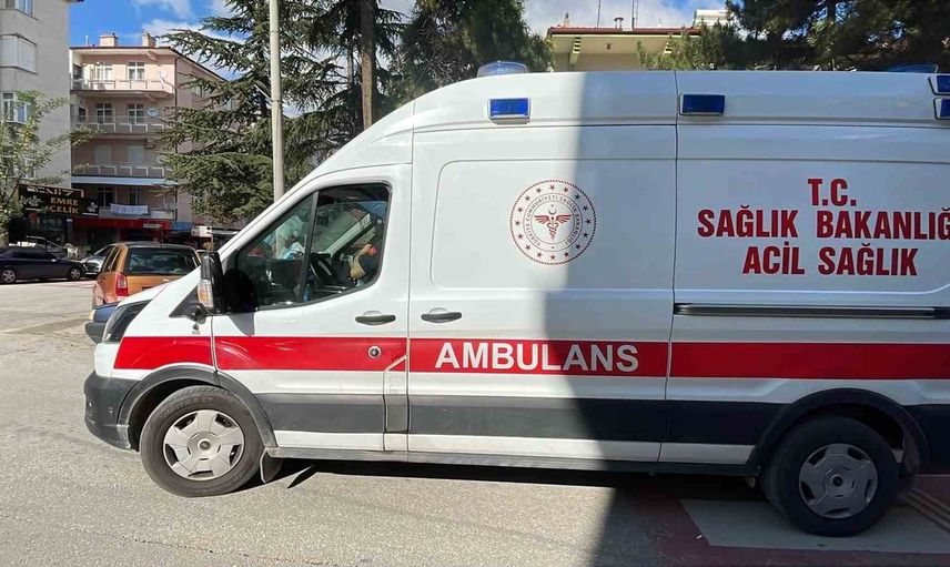 Karaman'da yaya geçidinde çarpışma: kadın hastaneye kaldırıldı