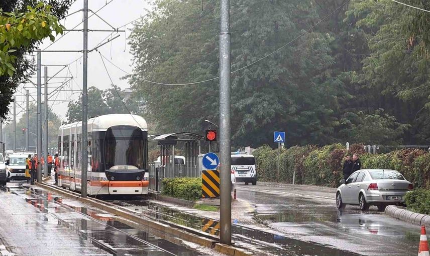 Eskişehir'de katener arızası tramvay seferlerini aksattı