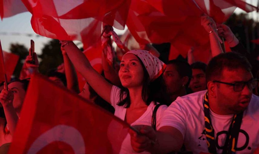 Zafer bayramı gecesinde Madrigal tuzla sahilini coşturdu