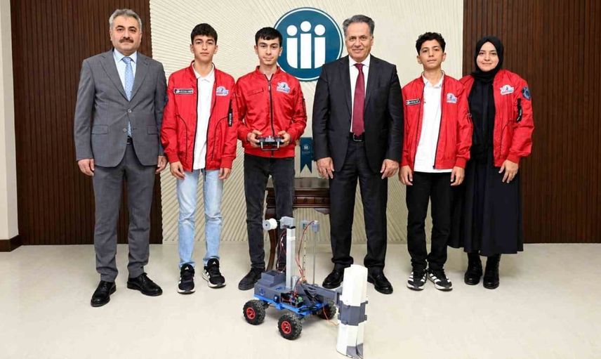 Pütürge'nin genç mucitleri rektör akpolat'a projelerini tanıttı