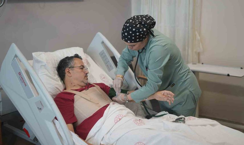 ALS'li hastaya aynı seansta aort ve mitral mekanik kapak replasmanı yapıldı
