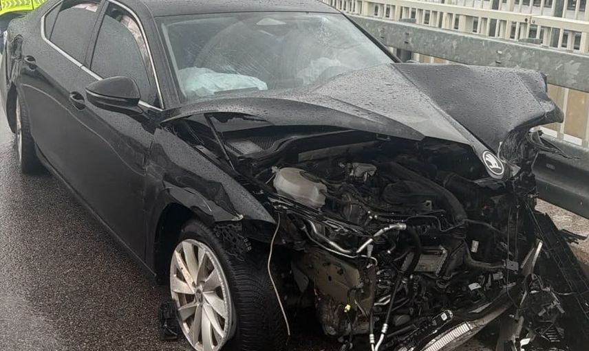 Koçarlı'dan dönüşte bariyere çarpan makam aracı: başkan Arıcı yara almadı