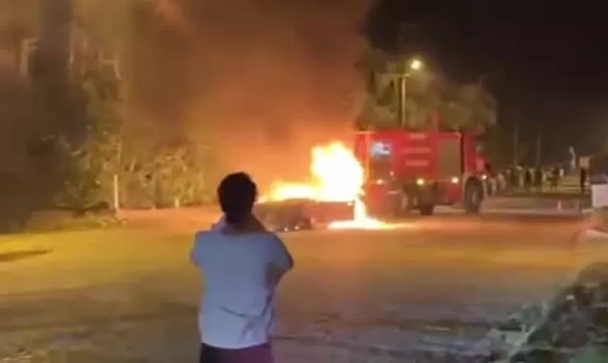 Gece saatlerinde Havsa'da park halindeki otomobil alev alev yandı