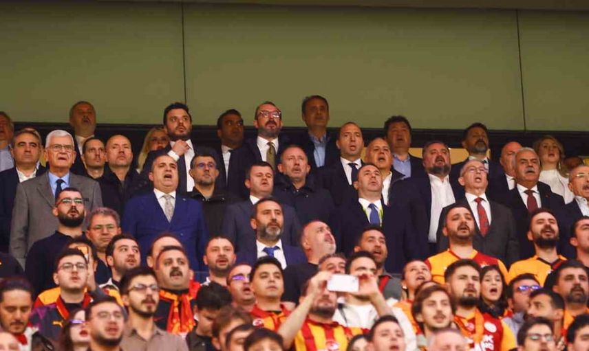 Sergen Yalçın yeni görevinde ilk derbiyi stattan takip etti