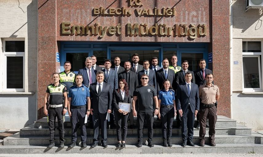 Başarı belgesiyle onurlandırılan emniyet personeli Bilecik'te buluştu