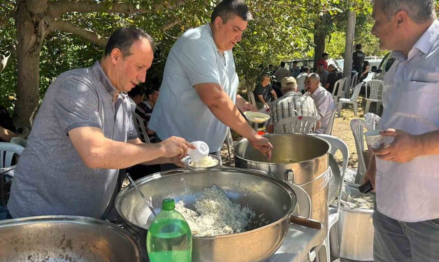 Asırlık hayır geleneği Sülye Şehitler mahallesi Kellayakası'nda sürdürüldü